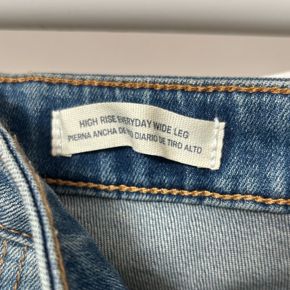 Universal Thread Blue Flare Jeans - Picture 4 of 4